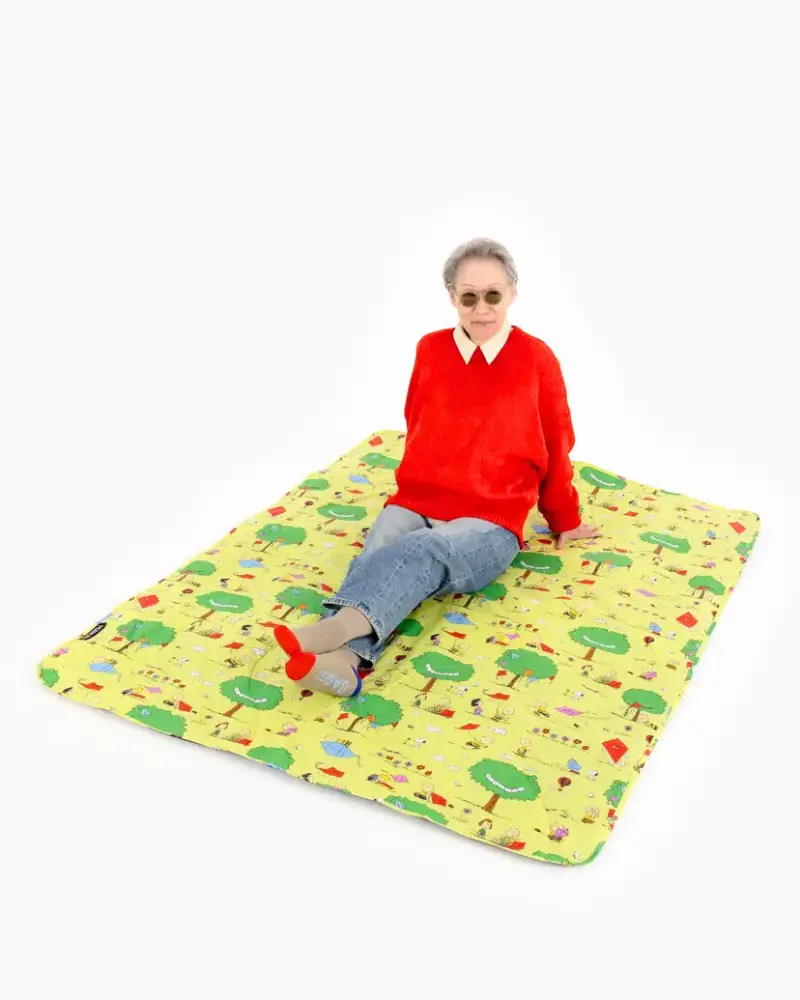Baggu X Peanuts Kite Eating Tree Puffy Picnic Blanket 1