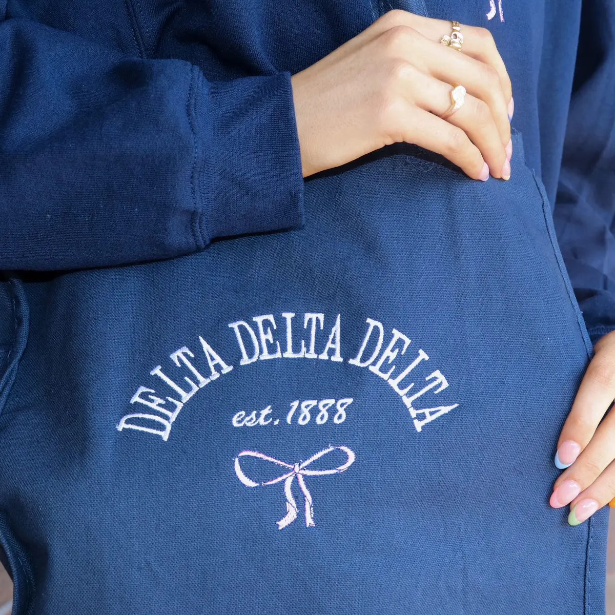 Delta Delta Delta Classic Tote With Bow 1