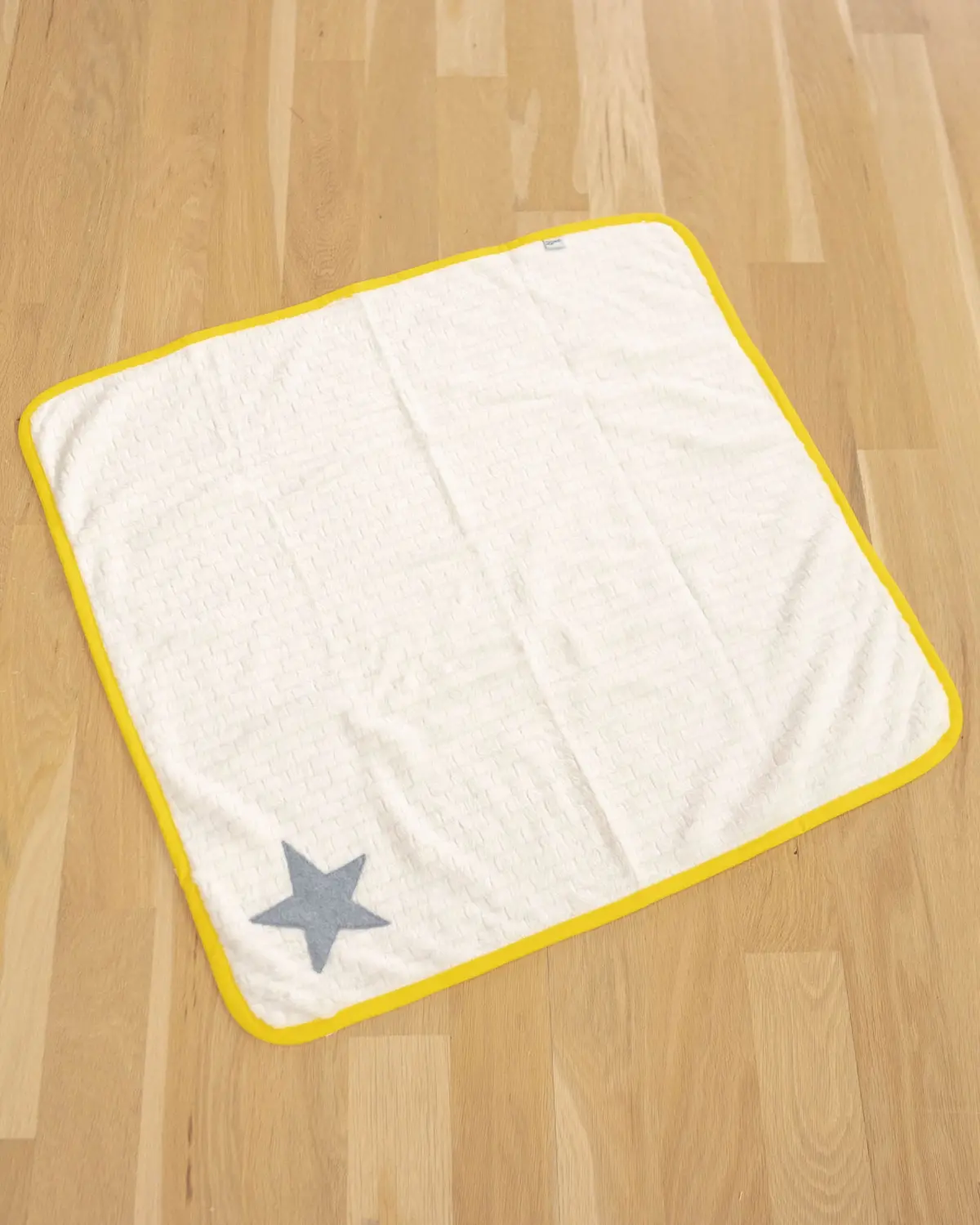 Star Plush Dog Blanket In White W/ Yellow Trim (Made In Spain) 1