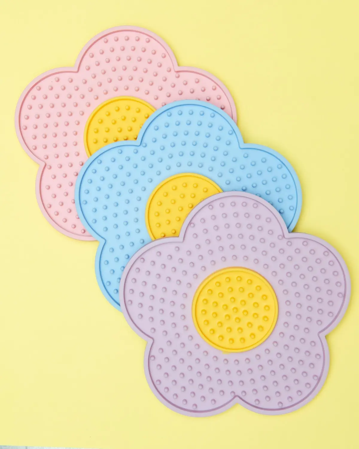 Coming Up Daisies Suction Cup Lick Mat 1