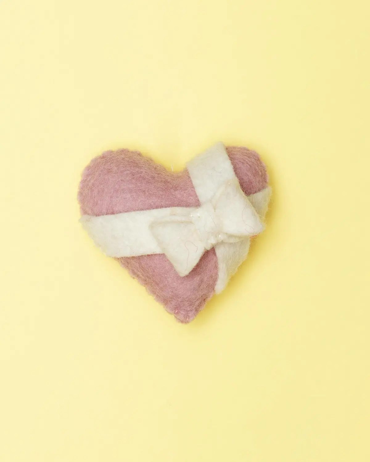 Be My Heart Wool Cat Toy 1