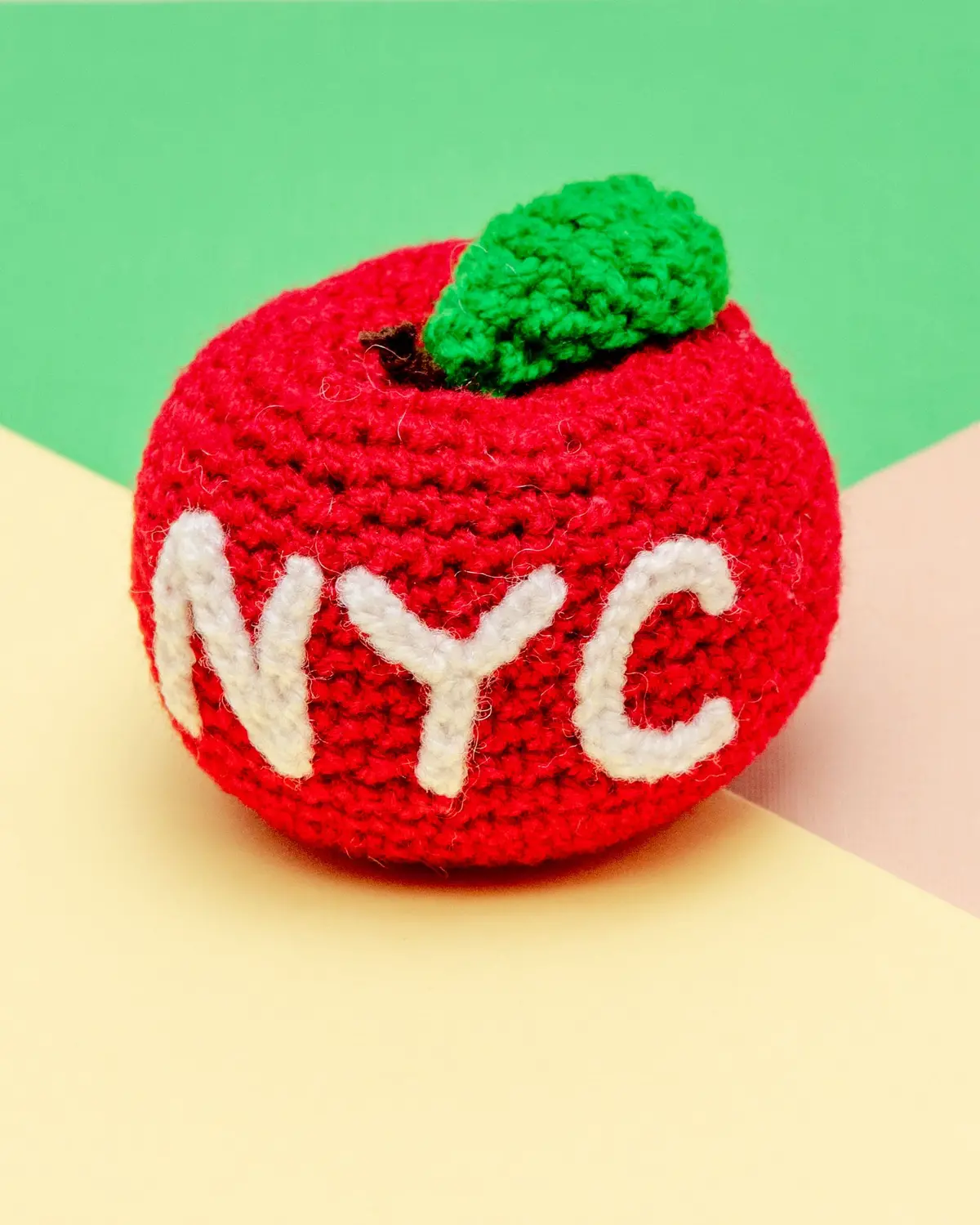 Take A Bite Of The Little Apple Nyc Dog Squeaky Toy (Dog & Co. Exclusive) 1