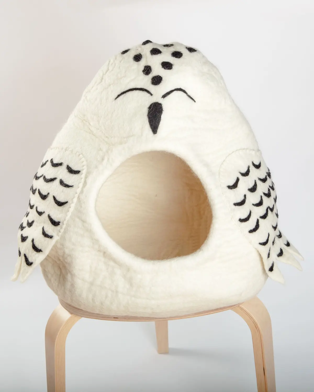 Snowy Owl Wool Pet Cave 1