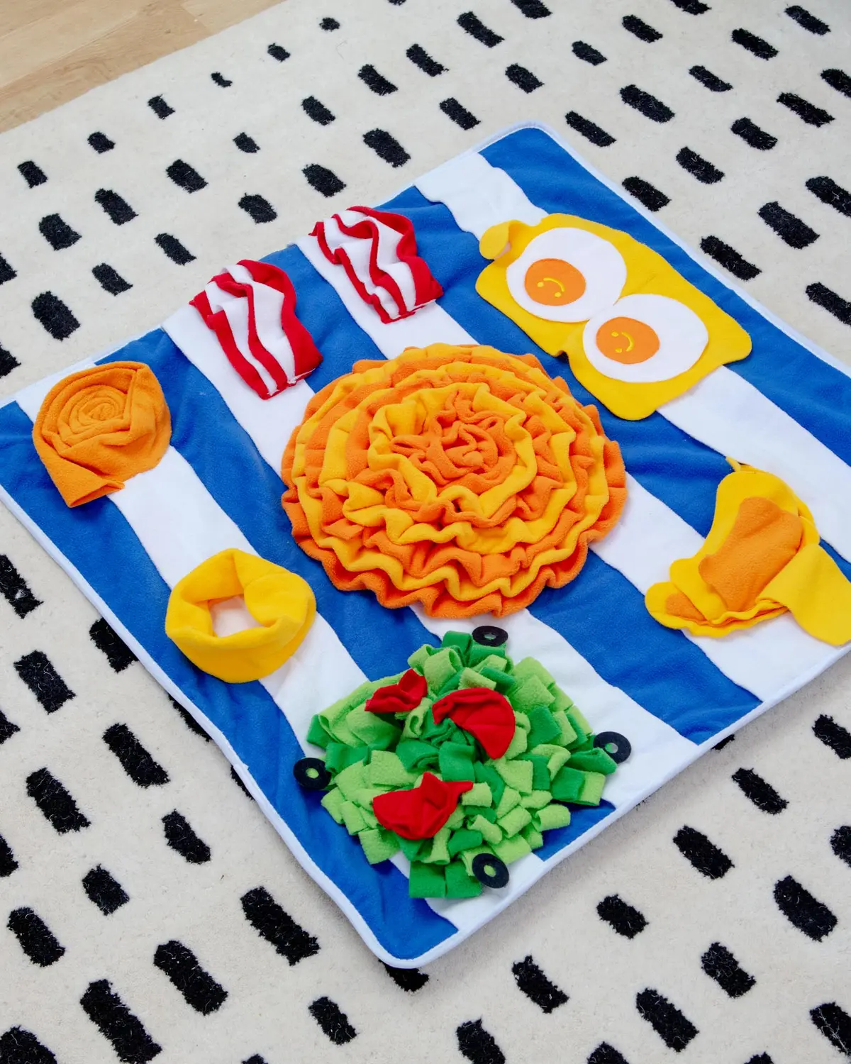 Breakfast Snuffle Mat For Dogs & Cats 1