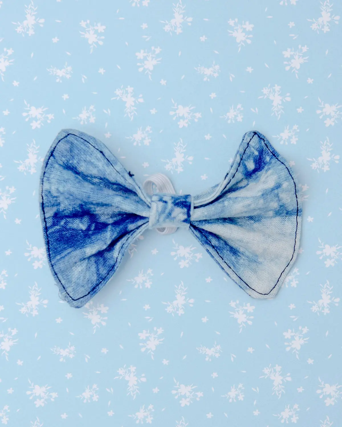 Alma De Añil Dog Bowtie In Blue Tie-Dye (Final Sale) 1
