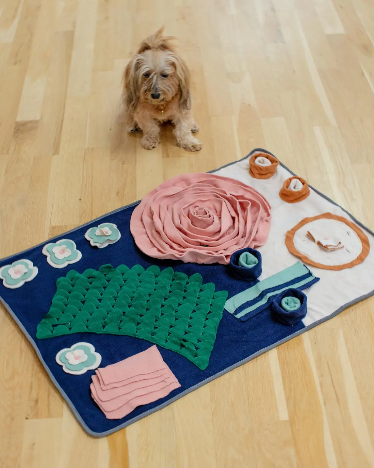 Dinner Table Snuffle Feeding Toy For Dogs & Cats 1