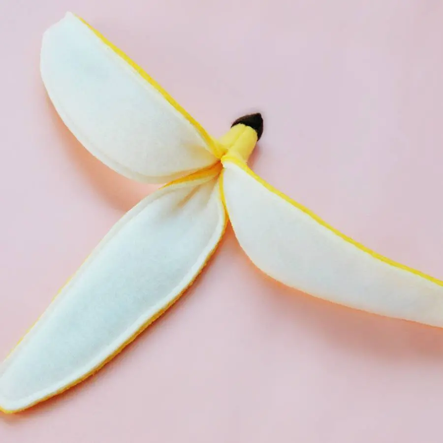 Housecat Club | Banana Peel Catnip Toy 1