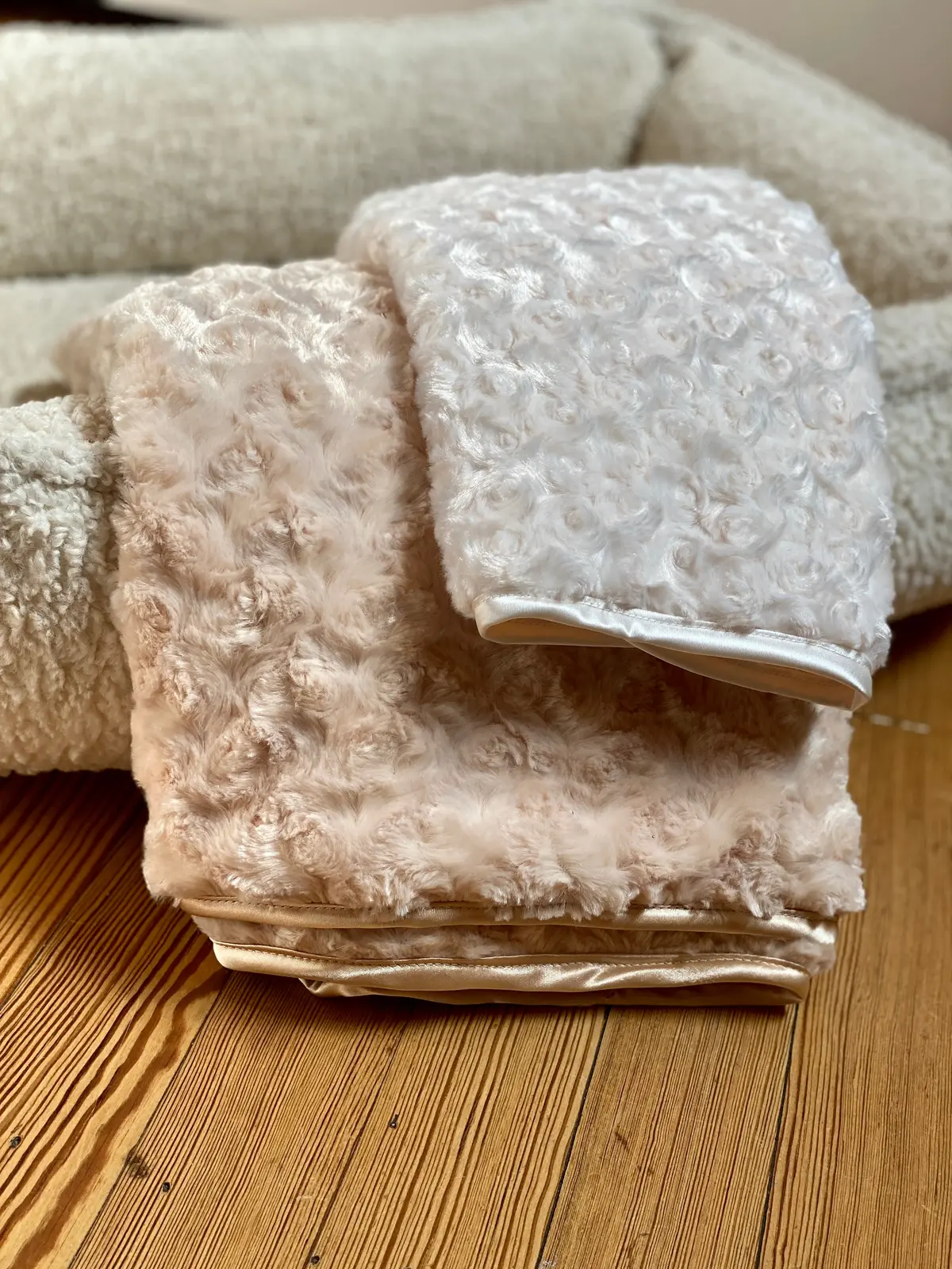 Rosebud Dog Blanket In Cream (Made In The Usa) 2
