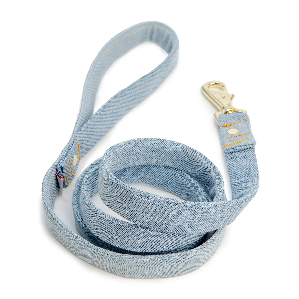 Shed | Mom Jeans Leash In Light Wash 1