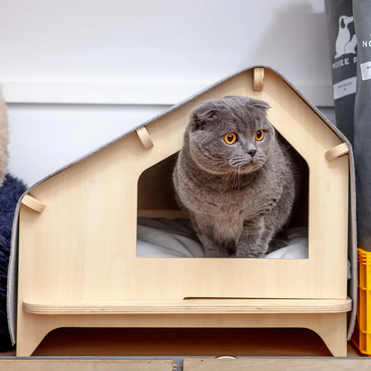 The Little Pet Cabin In Light Grey (Final Sale) 1