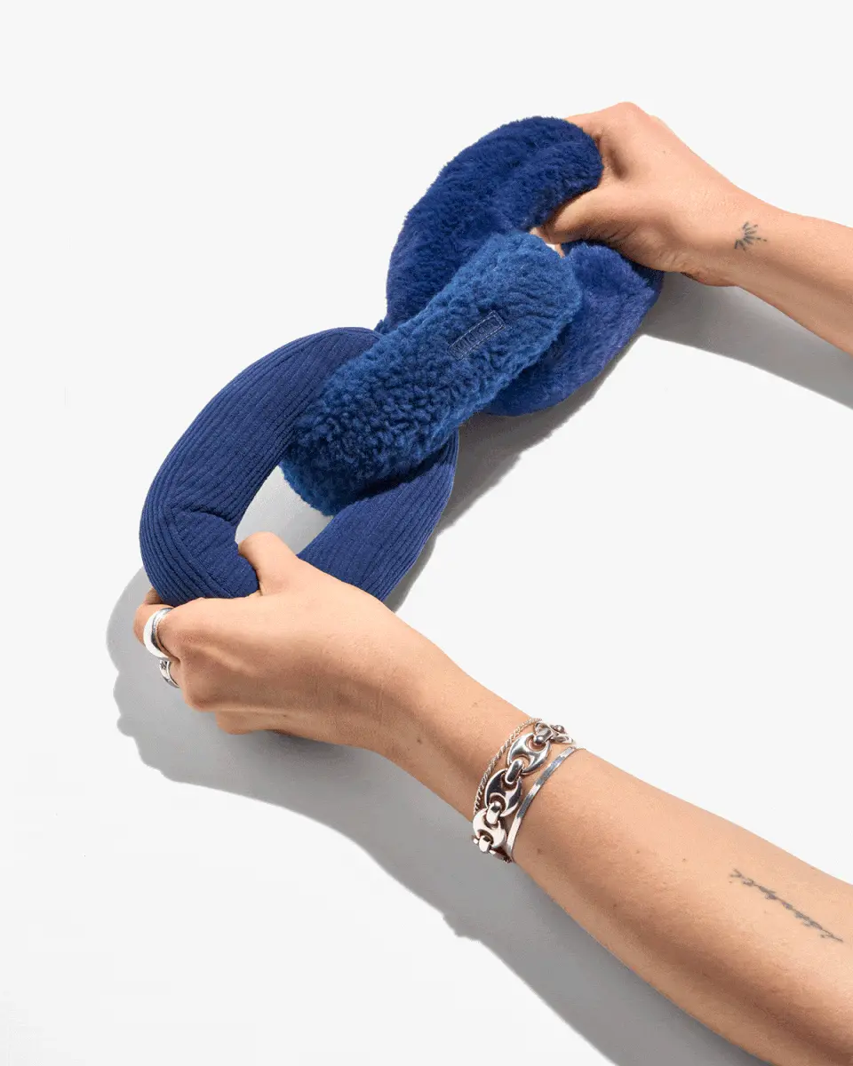 Chew Chain Squeaker Dog Tug Toy In Navy 1