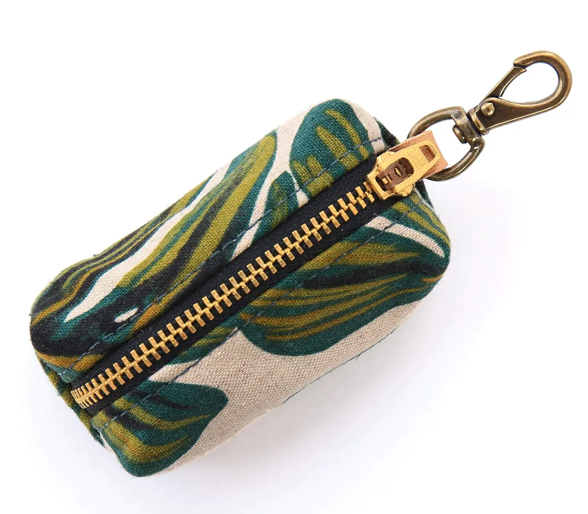 The Foggy Dog | Monstera Leaves Leash Bag 1