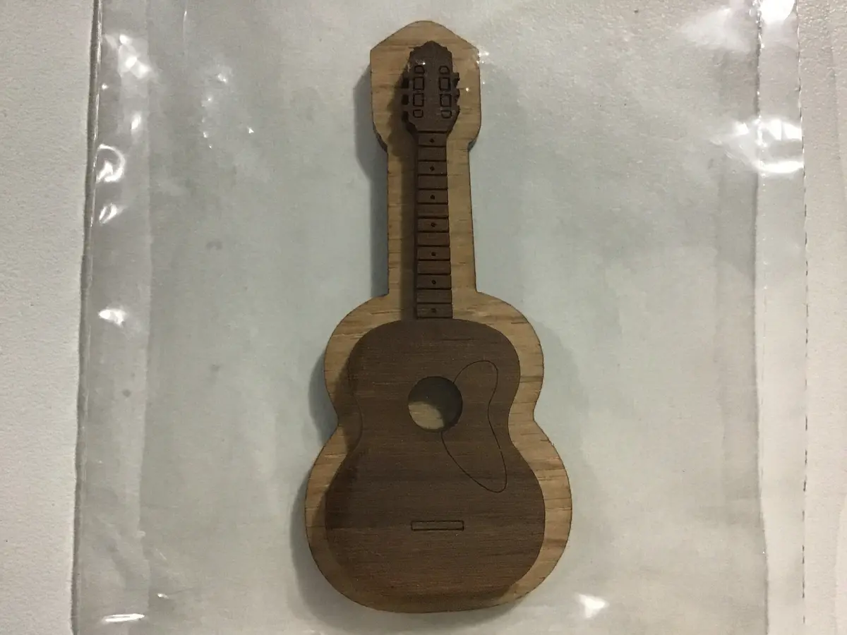 Guitar Oak-Backed Symbol 1