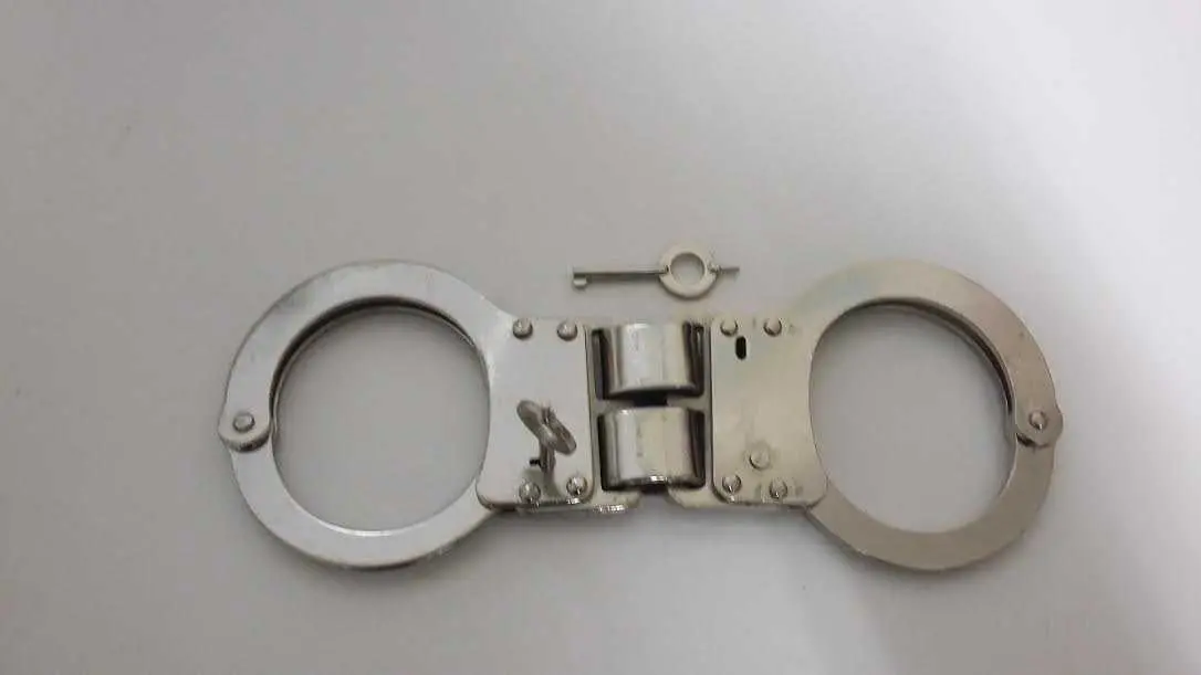 Nickel Double Link Handcuff 1