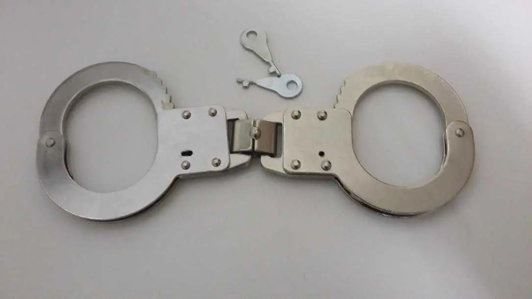 Nickel Single Link Handcuff 1